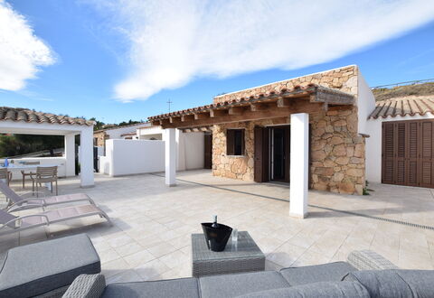 Villa Del Sole In Budoni Sea View: Nube, Cielo, Proprietà, Costruzione, Shade, Interior Design, Urban Design, Zona Residenziale, Paesaggio, Immobiliare