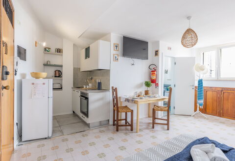 Conero Bluloft: Mobilia, Pavimentazione, Appartamento, Interior Design, Pavimento, Camera, Apparecchio Major, Soffitto, Cucina, Cabinetry