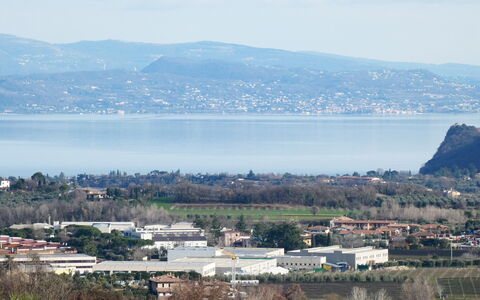 Villa Paradiso: Acqua, Nube, Cielo, Risorse Idriche, Giorno, Montagna, Natura, Azzurro, Albero, Highland