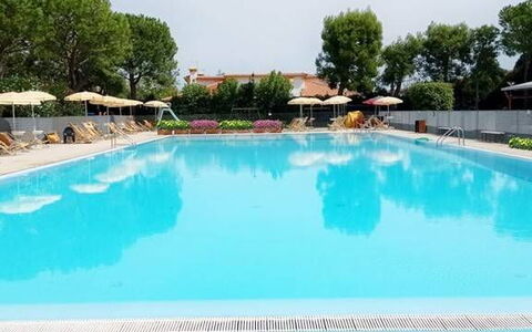 Suite Mareconero: Acqua, Proprietà, Cielo, Azzurro, Pianta, Piscina, Albero, Tempo Libero, Materiale Composito