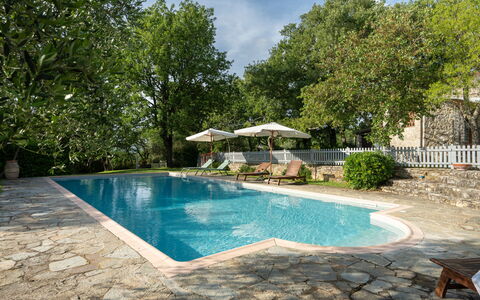 Villa Ida: Acqua, Pianta, Proprietà, Nube, Piscina, Albero, Shade, Tempo Libero, Cielo, Paesaggio
