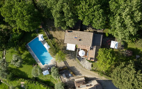 Villa Ida: Pianta, Proprietà, Costruzione, Albero, Architettura, Vegetazione, Finestra, Erba, Urban Design, Villetta