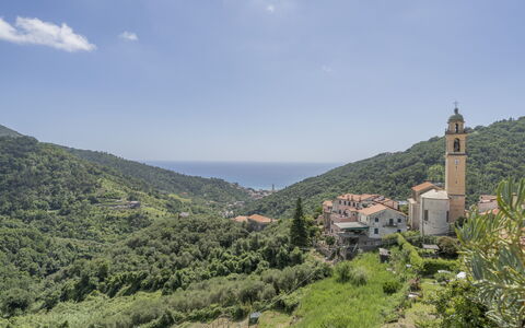 Emma House, Terrace and Sea View, Moneglia: Cielo, Pianta, Nube, Comunita 'Impianto, Ecoregione, Montagna, Costruzione, Highland, Paesaggio Naturale, Albero