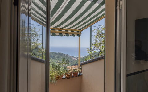 Emma House, Terrace and Sea View, Moneglia: Proprietà, Costruzione, Cielo, Pianta, Finestra, Shade, Legna, Architettura, Interior Design