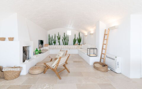 Villa La Selva: Divano, Pianta, Interior Design, Soggiorno, Pavimentazione, Costruzione, Pavimento, Legna, Comfort, Soffitto