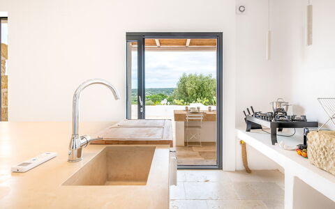 Villa La Selva: Rubinetto, Mobilia, Idraulico Fixture, Lavello, Controsoffitto, Legna, Cucina, Pavimentazione, Pavimento