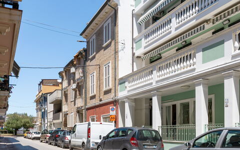 Suite Oltremare: Auto, Veicolo, Costruzione, Ruota, Cielo, Finestra, Pianta
