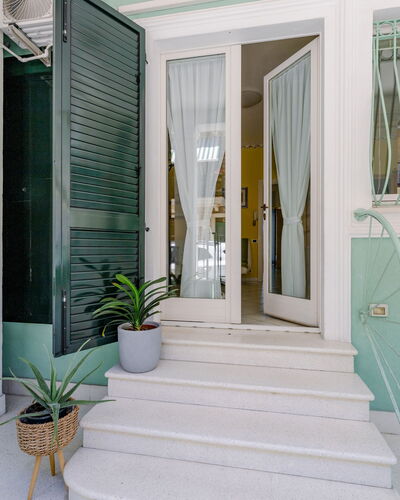 Suite Oltremare: Pianta, Vaso Di Fiori, Pianta Della Casa, Costruzione, Azzurro, Le Scale, Interior Design, Porta, Legna, Pavimento