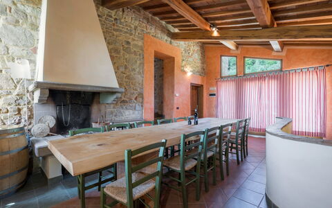 Casolare Torre With Pool And Ac: Mobilia, Legna, Interior Design, Tavolo, Soffitto, Pavimentazione, Cucina & Sala Da Pranzo Tavolo, Sedia, Camera, Sala Da Pranzo