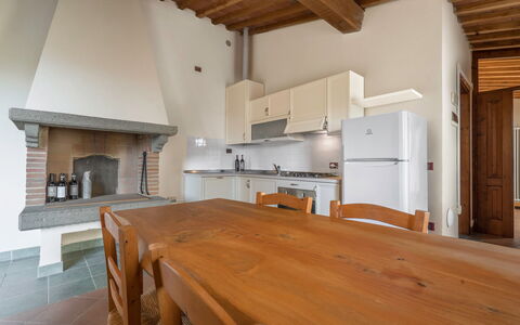 Casolare Torre With Pool And Ac: Legna, Pavimentazione, Soffitto, Interior Design, Mobilia, Casa, Pavimento, Cucina, Cabinetry, Camera