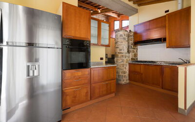 Torre 3: Cucina, Elettrodomestico Da Cucina, Apparecchio Major, Pavimentazione, Legna, Cabinetry, Controsoffitto, Interior Design, Mobilia, Pavimento
