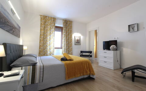 Comfort Apartment, Welness, Terrace: Mobilia, Cabinetry, Comfort, Costruzione, Legna, Interior Design, Telaio Del Letto, Letto, Architettura, Pavimento