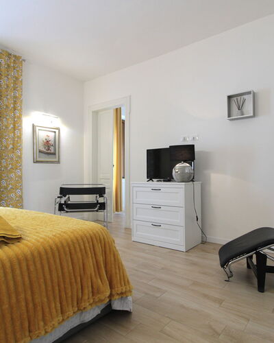 Comfort Apartment, Welness, Terrace: Mobilia, Proprietà, Cabinetry, Comfort, Legna, Costruzione, Cassetto, Pavimentazione, Giallo, Pavimento