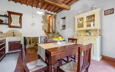 Chiara House In Galenda, Chianti, Pool And Nature: Tavolo, Mobilia, Cornice, Cabinetry, Legna, Sedia, Interior Design, Pavimento, Soggiorno, Cucina