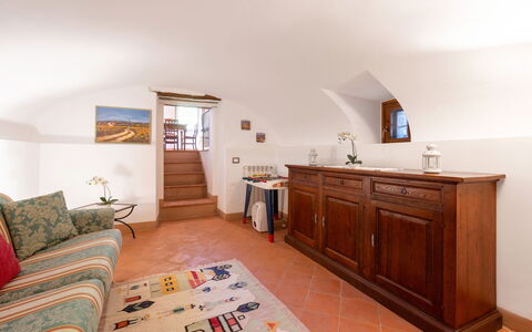 Chiara House In Galenda, Chianti, Pool And Nature: Mobilia, Cabinetry, Comfort, Costruzione, Legna, Divano, Pavimentazione, Cassetto, Pavimento, Casa