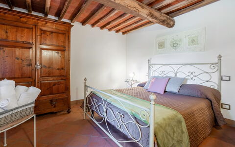 Chiara House In Galenda, Chianti, Pool And Nature: Costruzione, Mobilia, Proprietà, Comfort, Telaio Del Letto, Legna, Casa, Interior Design, Cabinetry, Illuminazione