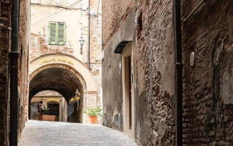 Bocelli: Finestra, Manto Stradale, Pavimentazione, Vicolo, Strada, Città, Facciata, Costruzione, Cobblestone