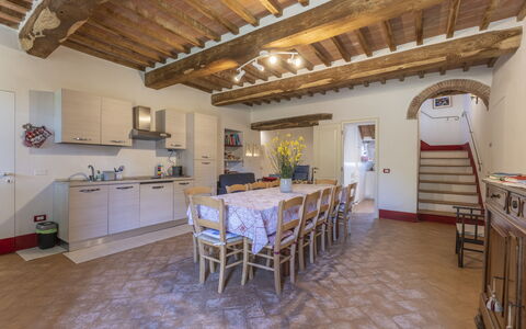 Le Casaline Di Sopra, Massa Marittima: Mobilia, Proprietà, Tavolo, Cabinetry, Legna, Controsoffitto, Soggiorno, Sedia, Pavimento, Pavimentazione
