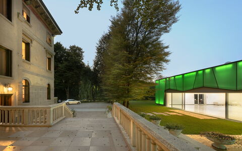 Villa Paola In Padova With Ac: Costruzione, Cielo, Pianta, Finestra, Albero, Manto Stradale, Casa, Quartiere, Urban Design, Zona Residenziale