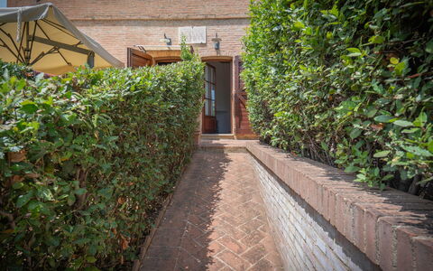 Torri 15 Holiday Home: Pianta, Proprietà, Finestra, Costruzione, Lotto, Manto Stradale, Parete, Erba, Brick, Immobiliare