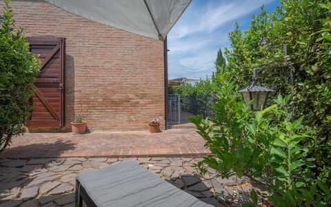 Torri 15 Holiday Home: Pianta, Proprietà, Cielo, Nube, Manto Stradale, Shade, Legna, Villetta, Erba, Costruzione