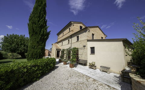 Villa Gelso: Nube, Cielo, Pianta, Costruzione, Finestra, Albero, Casa, Lotto, Immobiliare, Paesaggio