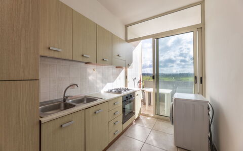 Andromeda Apartment In Gallipoli: Cabinetry, Mobilia, Controsoffitto, Lavello, Lavandino Della Cucina, Proprietà, Rubinetto, Legna, Interior Design, Costruzione