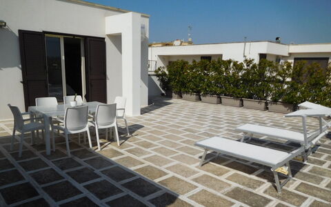 Loft San Giovanni in Gallipoli: Proprietà, Mobilia, Cielo, Costruzione, Shade, Mobili Da Esterno, Architettura, Pianta, Interior Design, Sedia