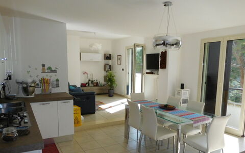 Loft San Giovanni in Gallipoli: Mobilia, Tavolo, Costruzione, Pianta, Pianta Della Casa, Cabinetry, Interior Design, Legna, Sedia, Cucina