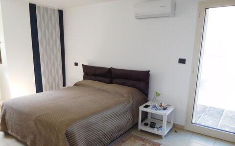 Loft San Giovanni in Gallipoli: Proprietà, Mobilia, Costruzione, Comfort, Finestra, Azzurro, Legna, Tessile, Shade