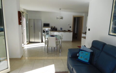 Loft San Giovanni in Gallipoli: Mobilia, Cornice, Divano, Tavolo, Pavimento, Pavimentazione, Porta, Costruzione, Immobiliare
