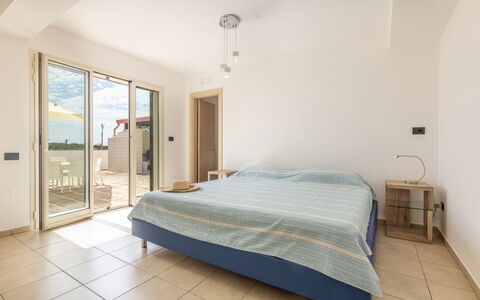 Loft San Giovanni in Gallipoli: Pavimento, Pavimentazione, Interior Design, Soffitto, Appartamento, Camera, Camera Da Letto, Color Legno, Letto, Sedia