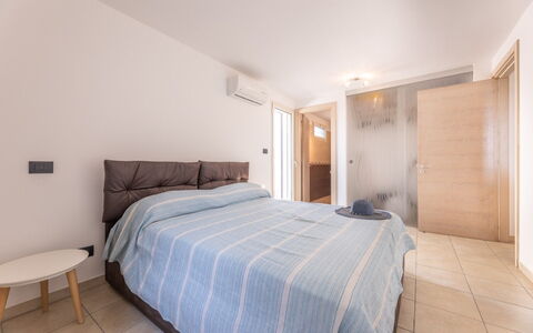Loft San Giovanni in Gallipoli: Letto, Interior Design, Camera Da Letto, Pavimento, Pavimentazione, Mobilia, Lenzuolo, Bedding, Legna, Camera