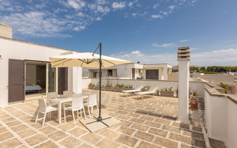 Loft San Giovanni in Gallipoli: Pavimentazione, Pavimento, Piastrella, Design, Cortile