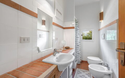 Il Palazzetto Francigena, Monteriggioni: Pavimentazione, Idraulico Fixture, Interior Design, Bagno, Pavimento, Lavandino Del Bagno, Lavello, Rubinetto, Idraulico, Casa