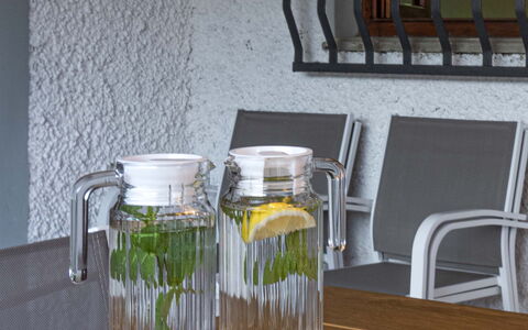 Villa i Portici: Tavola, Cibo, Tavolo, Bicchieri, Dishware, Ingrediente, Interior Design, Serveware, Barware