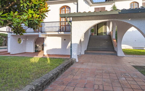 Villa i Portici: Pianta, Costruzione, Albero, Manto Stradale, Finestra, Parete, Muratura, Le Scale, Shade, Immobiliare
