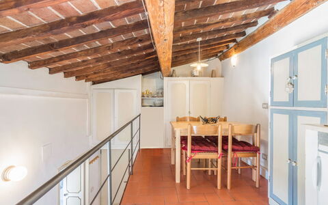 Belle Donne Apartment, Tornabuoni, Florence, Wifi: Proprietà, Finestra, Legna, Interior Design, Architettura, Tavolo, Porta, Cabinetry, Color Legno, Pavimentazione