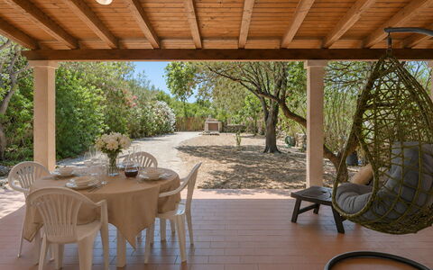 La Casa dei Nonni: Legna, Mobilia, Mobili Da Esterno, Shade, Ricorrere, Sedia, Giardino, Struttura Esterna, Tavolo Esterno, Eco Hotel