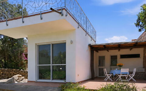 La Casa dei Nonni: Casa, Lotto, Porta, Villetta, Balcone, Shade, Estate, Cortile, Design, Backyard