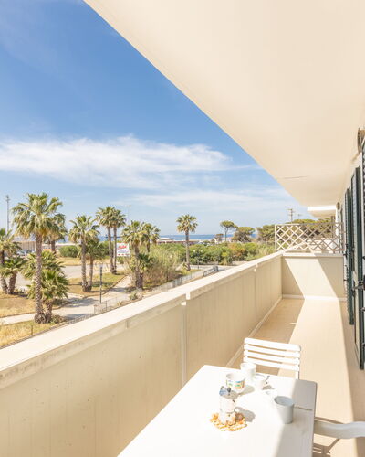 Apartment Balcony Sea View - Gallipoli: Cielo, Nube, Proprietà, Pianta, Costruzione, Shade, Albero, Casa, Immobiliare, Arecales
