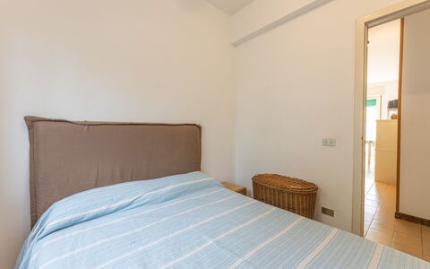 Apartment Living In Baia Verde - Gallipoli: Mobilia, Comfort, Azzurro, Tessile, Legna, Shade, Letto, Costruzione, Cuscino