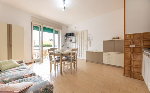 Apartment Living In Baia Verde - Gallipoli: Mobilia, Cabinetry, Proprietà, Tavolo, Legna, Illuminazione, Interior Design, Pavimentazione, Controsoffitto, Pavimento