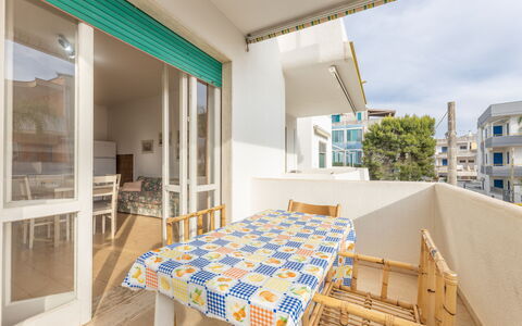Apartment Living In Baia Verde - Gallipoli: Proprietà, Tavolo, Costruzione, Azzurro, Legna, Interior Design, Illuminazione, Architettura, Sedia, Pavimentazione