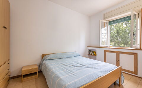 Apartment Living In Baia Verde - Gallipoli: Mobilia, Finestra, Comfort, Costruzione, Legna, Interior Design, Shade, Pavimento, Pavimentazione
