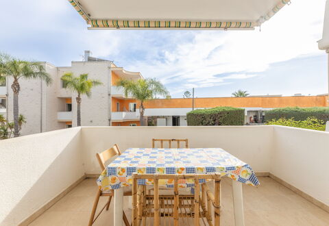 Apartment Living In Baia Verde - Gallipoli: Cielo, Tavolo, Nube, Proprietà, Costruzione, Azzurro, Sedia, Shade, Interior Design, Architettura