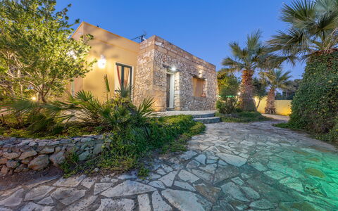 Villetta Estiva With Private Pool Gallipoli: Pianta, Cielo, Costruzione, Finestra, Manto Stradale, Albero, Porta, Vegetazione, Lotto, Casa