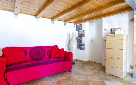 Florentine Careggi Loft: Mobilia, Proprietà, Cabinetry, Legna, Comfort, Interior Design, Pavimentazione, Architettura, Pavimento, Porta