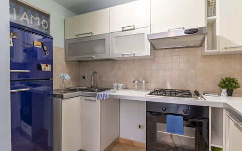 Florentine Careggi Loft: Cabinetry, Controsoffitto, Lavandino Della Cucina, Rubinetto, Lavello, Proprietà, Costruzione, Cucina Stufa, Cucina, Elettrodomestico Da Cucina