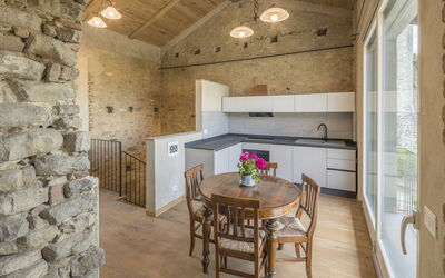 Ca' Renato Fenera (1Mo Piano): Parete, Pavimentazione, Legna, Soffitto, Interior Design, Pavimento, Mobilia, Camera, Sedia, Cucina